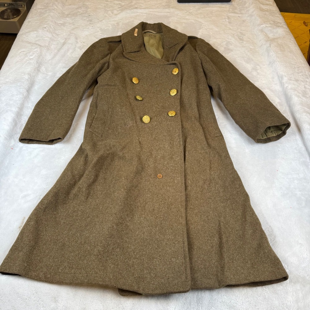Vintage 1942 WWII US Army Wool Overcoat 36R Trench Coat Olive Gold Metal Buttons